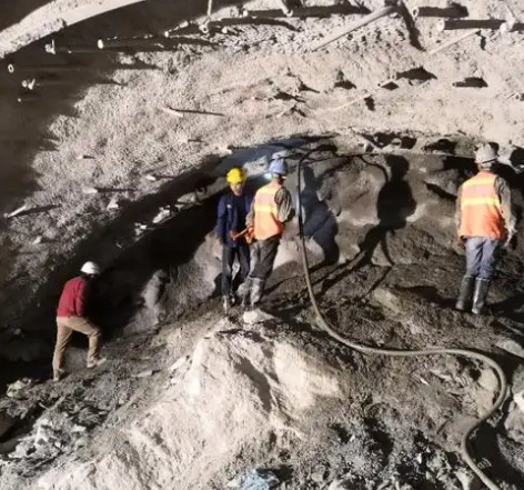 塔洋镇拱顶带模注浆料的施工流程及注意事项